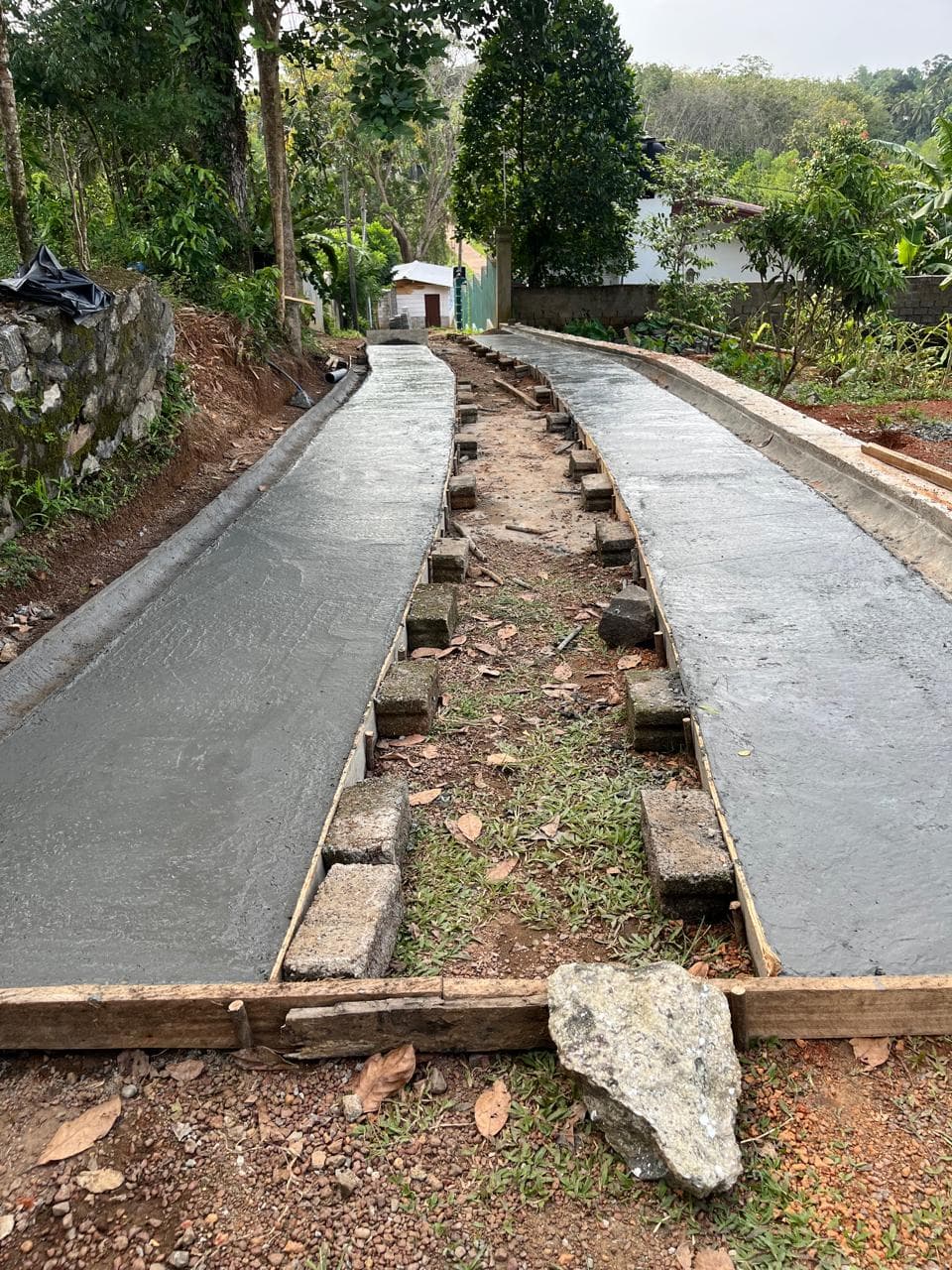 Estate access road, Katugastota, Kandy District — photo 4